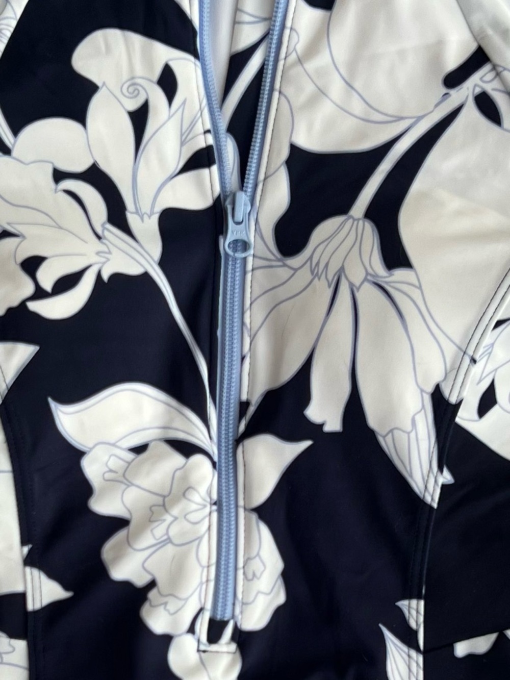 Lands' End Navy Blue & White Floral Long-Sleeve Rash Guard Swimsuit size 6P - Picture 4 of 9